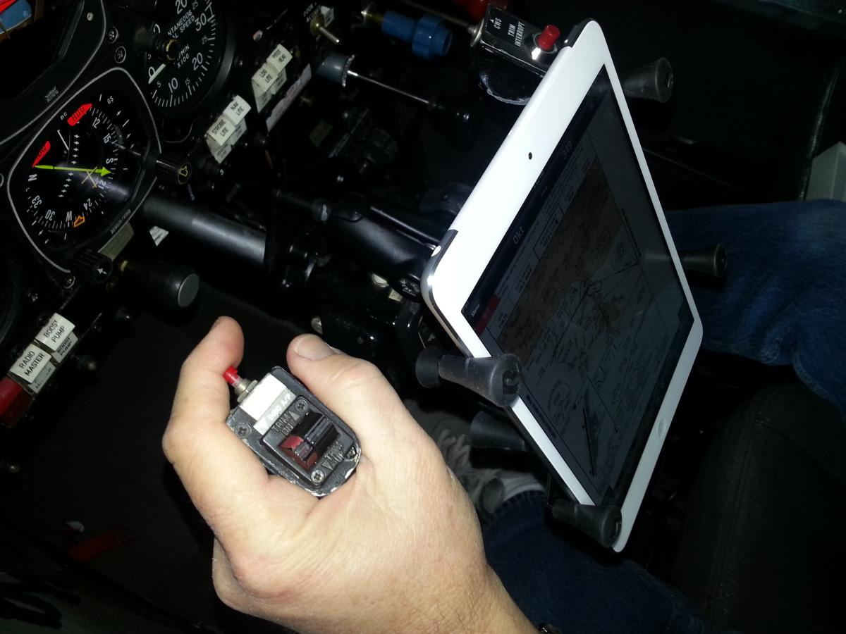 RAM-B-121-UN8U X-Grip Halterung für 7-8 Zoll Tablets für Steuerhorn und Rohrsysteme 6