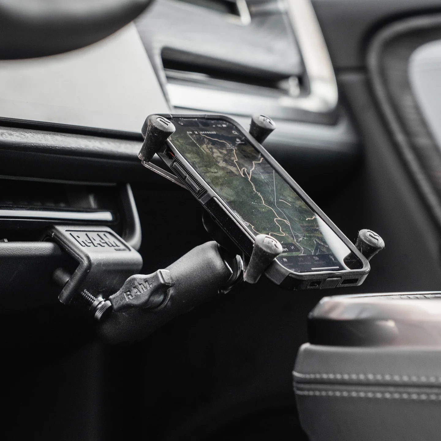 RAM-B-177-UN9U X-Grip für 9-11 Zoll Tablets mit Blendschutz-Klemme (kurz) 9